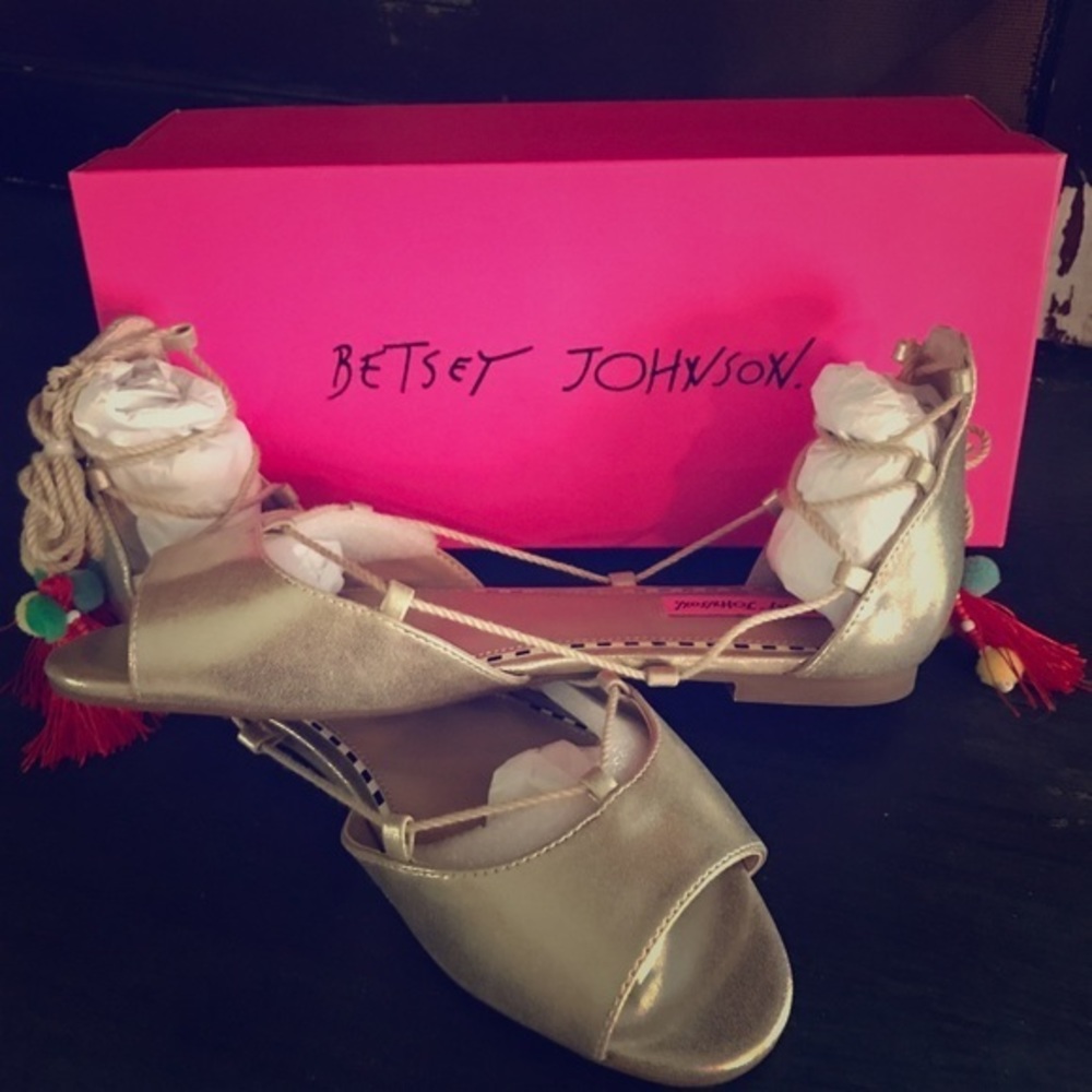 NWB Betsey Johnson Strappy Tassel Sandals 8 1/2
